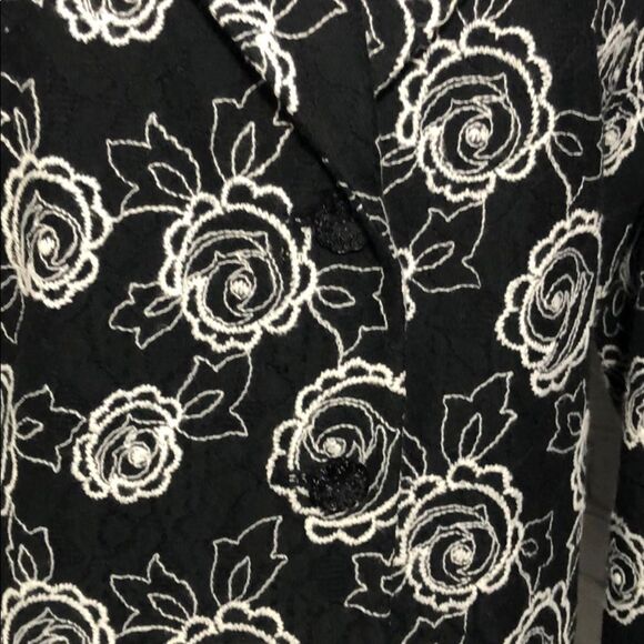 Josephine Chaus! Black embroidered blazer - Picture 7 of 9